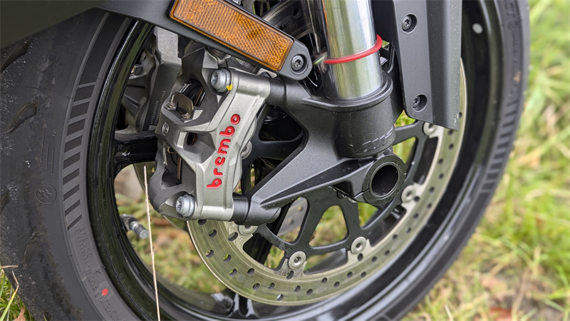 Brembo Bremsen vorne und hinten